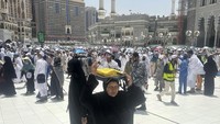 Jemaah haji terlihat di kawasan Masjidil Haram, Makkah, Arab Saudi, Rabu (12/6/2024).