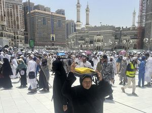Waspada Dehidrasi dan Heatstroke Saat Haji, Lakukan 8 Cara Berikut