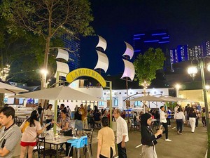Kini Ada Tempat Makan di Medan dengan Bentuk Kapal Pesiar