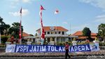 Demo Buruh Tolak Tapera di Surabaya