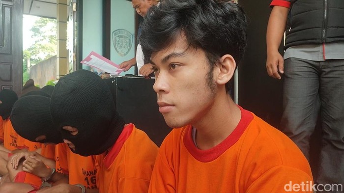 Edo, satu dari 2 pelaku yang mencuri 12 tabung gas di rumah makan Lubuklinggau diamankan polisi.