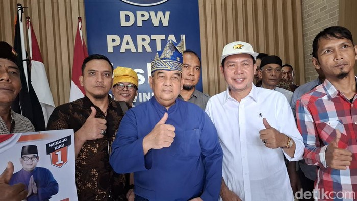 Edy Natar saat daftar ke NasDem Riau beberapa waktu lalu