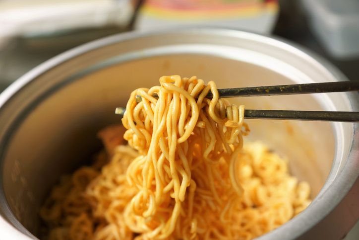 5 Efek Negatif Konsumsi Mie Instan, Bikin Berat Badan Melonjak