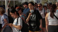 Gelombang panas yang menyengat hingga tembus ke suhu 43 derajat Celcius membuat sejumlah lokasi wisata ditutup salah satunya Acropolis.