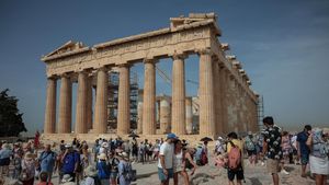 Acropolis Ditutup Imbas Gelombang Panas Tembus 43 Derajat Celcius