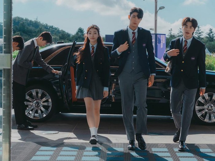 Cuplikan adegan dalam serial Netflix Hierarchy.