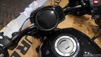 Dilengkapi Full digital panel meter yang menampilkan informasi yang lengkap seperti riding mode,rotation meter, shift position, speedometer,temperatur udara, kecepatan mesin ketika dalam mode cruise control, karakteristik DCT, kondisi suhu dan banyak informasi lainnya yang dapat diatur dengan mudah oleh pengendara. Foto: Septian Farhan Nurhuda/detik.com