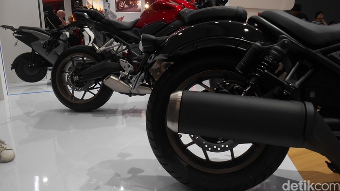 Honda Rebel 1100. Honda Rebel 1100.