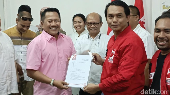 Joko Suranto datangi kantor PSI Jateng untuk daftar Cagub Jateng, Kamis (13/6/2024).