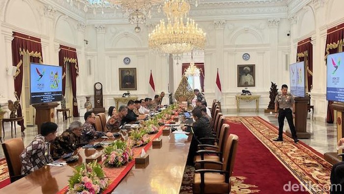 Jokowi Gelar Ratas di Istana
