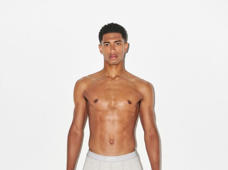 7 Foto Seksinya Jude Bellingham Jadi Model Brand Underwear Kim Kardashian