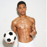 Penampilan Jude Bellingham sebagai model pakaian dalam SKIMS milik Kim Kardashian ini diunggahnya ke Instagram. Bellingham memamerkan ke lebih dari 32,9 juta pengikutnya gayanya saat hanya memakai underwear SKIMS. Foto: Dok. SKIMS