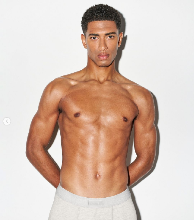 Jude Bellingham saat ini tengah menjadi pemain bola yang bersinar.Ttampil 28 kali di Liga Spanyol, dia memberi kontribusi 19 gol. Bellingham sudah mencatatkan 23 gol untuk Real Madrid. Dia dinobatkan menjadi pemain terbaik LaLiga 2023/2024. Foto: Dok. SKIMS