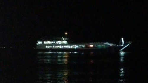 Kapal Motor Penumpang (KMP) Samudra Utama kandas di perairan Selat Bali tepatnya di sebelah utara Pura Segara Gilimanuk, Kabupaten Jembrana, Bal, Rabu (12/6/2024).