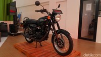 PT Kawasaki Motor Indonesia (KMI) resmi meluncurkan Kawasaki W175L di Pekan Raya Jakarta atau PRJ 2024. Motor tersebut meninggalkan kesan ‘pure classic’ lantaran banyak pembaruan fitur dan spesifikasi yang lebih modern. Foto: Septian Farhan Nurhuda/detik.com