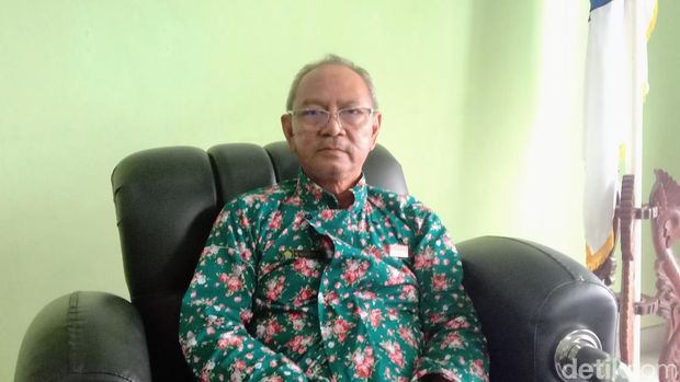 Kepala SMK YPE Sawunggalih Kutoarjo, Tri Yulianto saat ditemui detikJateng di ruangannya, Kamis (13/6/2024).
