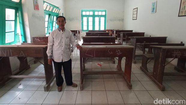 Ketua Yayasan Persatuan Perguruan Tamansiswa cabang Cirebon, Nurcholis Majid