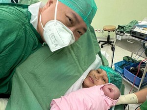 Viral Kisah Haru Pejuang Dua Garis Biru di Pamekasan, 18 Tahun Menanti Anak