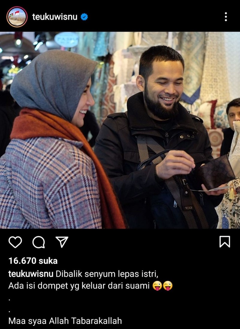 Teuku Wisnu sering membuat netizen tertawa dengan jokes bapak-bapak. Berikut ini di antaranya.