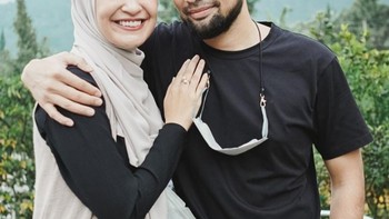 Shireen pun hanya bisa tersenyum, maklum. Foto: Instagram/teukuwisnu