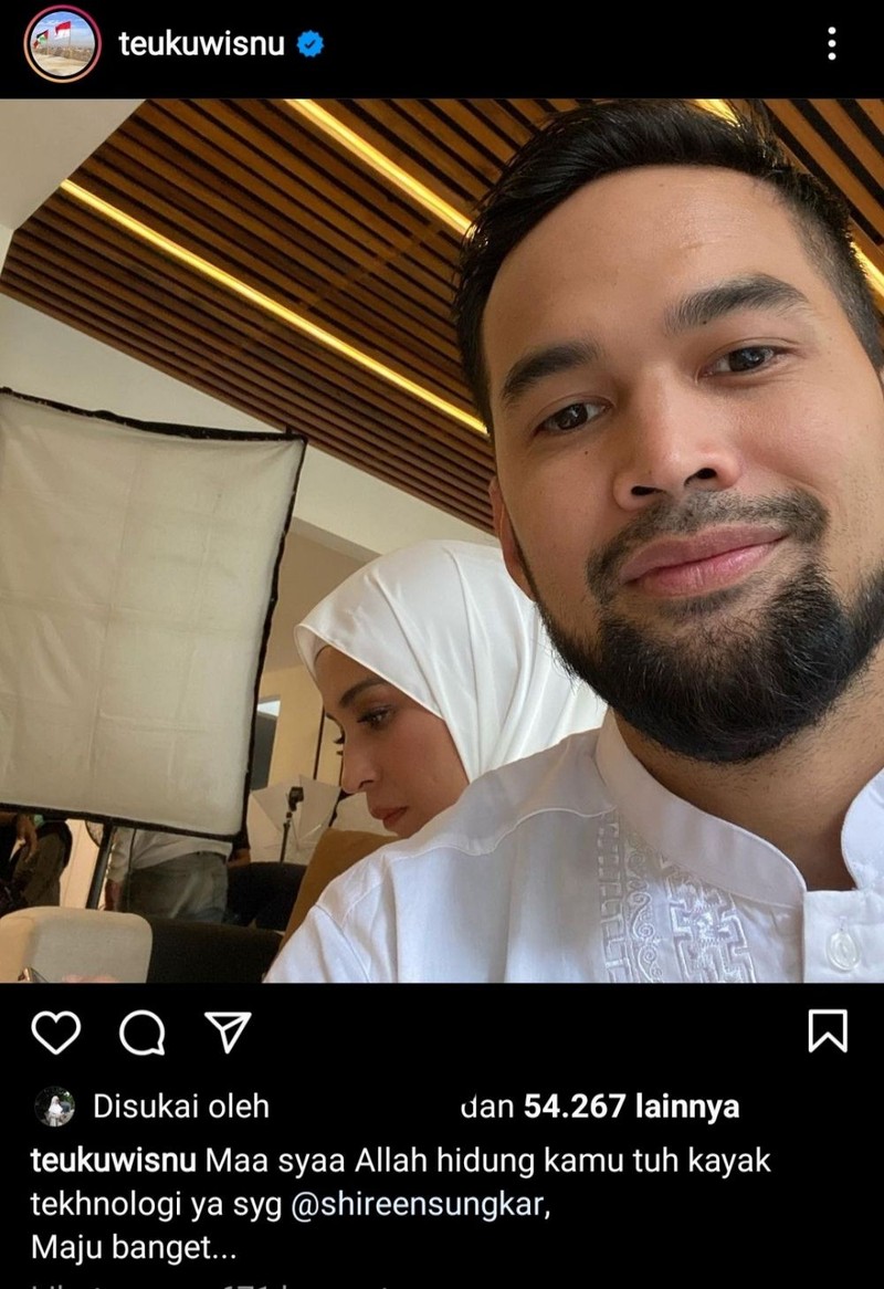 Teuku Wisnu sering membuat netizen tertawa dengan jokes bapak-bapak. Berikut ini di antaranya.