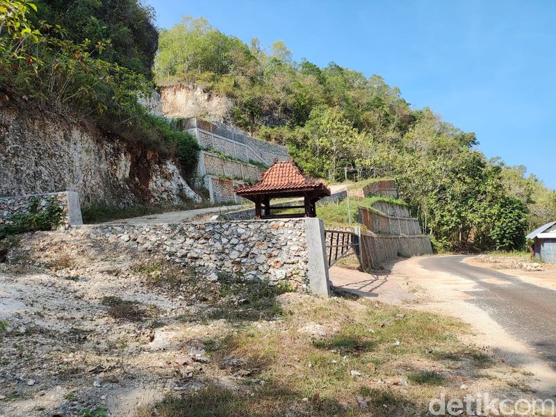 Lokasi proyek beach club yang batal dibangun Raffi Ahmad di Gunungkidul. Foto diambil Kamis (13/6/2024).