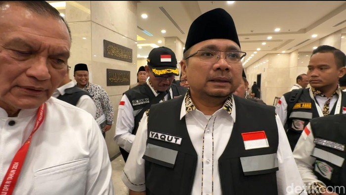 Menag Yaqut Cholil Qoumas rapat koordinasi bersama Tim Pengawas Haji di Makkah, Rabu (12/6/2024).