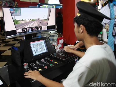 Mencoba Sensasi Jadi Masinis Lewat Simulator LRT