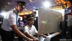 Mencoba Sensasi Jadi Masinis Lewat Simulator LRT
