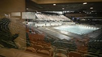 Pemandangan kolam renang olimpiade di Paris La Defense Arena, di Nanterre, luar Paris, Rabu (12/6/2024). Paris La Defense Arena akan menjadi tuan rumah pertandingan renang dan beberapa polo air selama Olimpiade Paris 2024.