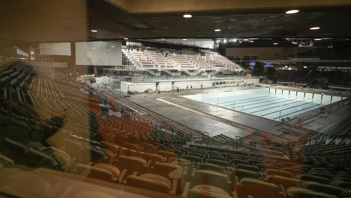 Mengintip Persiapan Akhir Venue Olahraga Renang Olimpiade Paris 2024 A view of the olympic swimming pool, Wednesday, June 12, 2024 at the Paris La Defense Arena, in Nanterre, outside Paris. The Paris La Defense Arena will host the swimming and some water polo events during the Paris 2024 Olympic Games. (AP Photo/Thomas Padilla)
