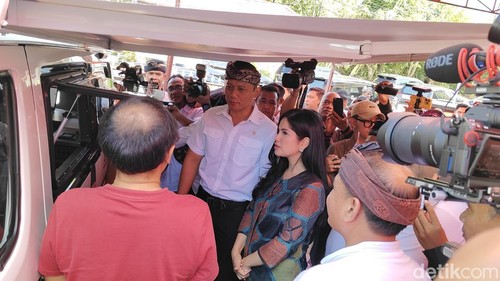 Menteri ATR/BPN Agus Harimurti Yudhoyono (AHY) di Kampial, Kelurahan Benoa, Kuta Selatan, Badung, Bali Kamis (13/6/2024). (Foto: Agus Eka/detikBali)