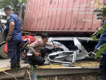 Kondisi Hyundai Creta Tertimpa Kontainer Truk: Remuk, Nyaris Gepeng