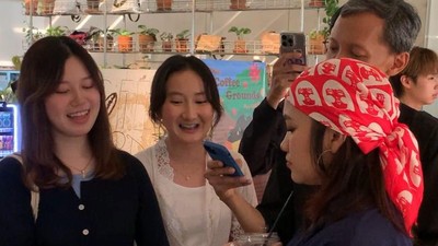 Momen Mahasiswa Diajak Belajar Langsung Industri Retail