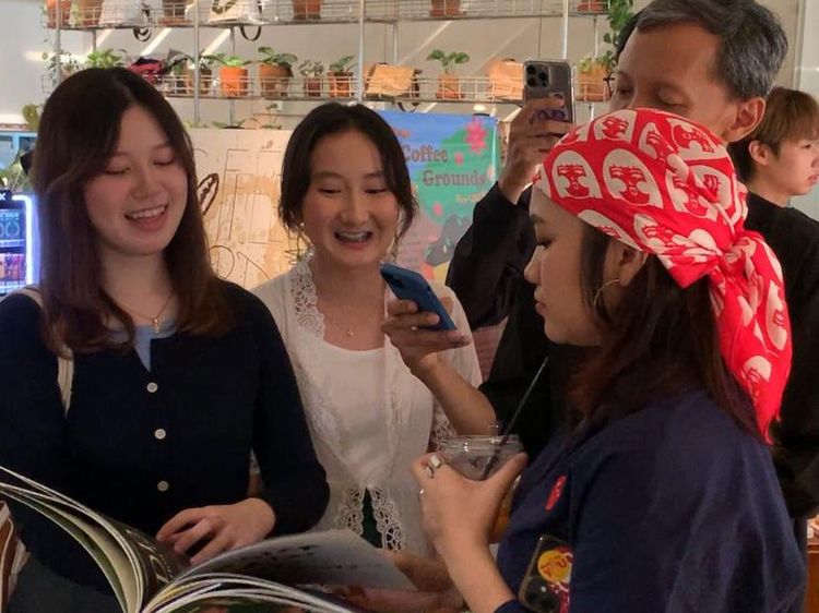 Momen Mahasiswa Diajak Belajar Langsung Industri Retail
