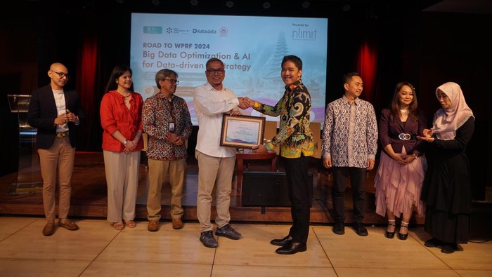 Momentum Indonesia Memimpin Transformasi PR Global Dunia komunikasi dan public relations (PR) menorehkan sejarah baru hari ini. NoLimit Indonesia, perusahaan teknologi big data yang fokus pada pemantauan dan analisis media online, resmi meluncurkan, IndSight, di Jakarta, Selasa (11/6/2024).