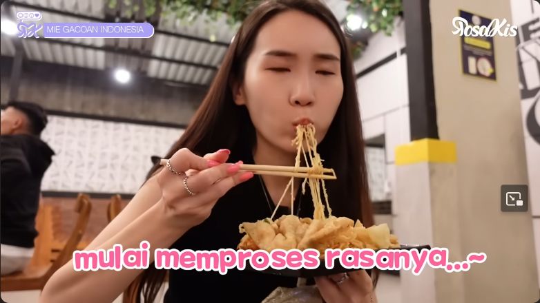 orang Korea makan Mie Gacoan