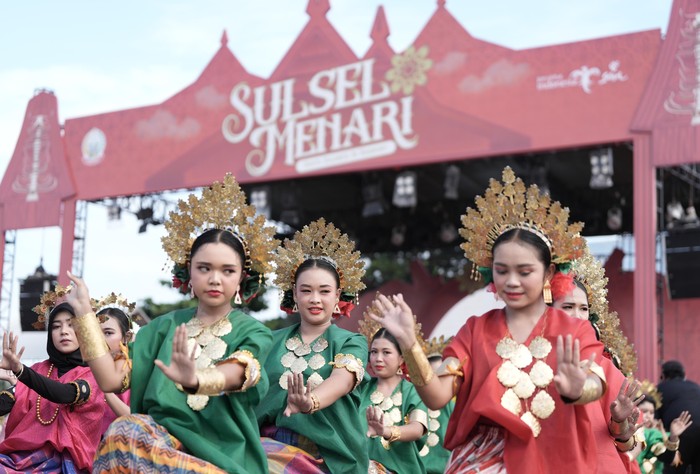 Pemprov Sulsel maraih rekor MURI lewat ajang Festival Sulsel Menari.