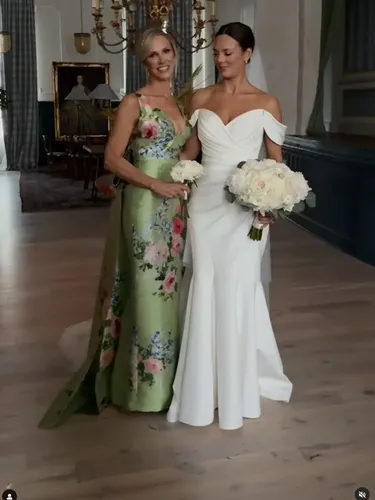 Penampilan viral pengantin dan ibunya Penampilan viral pengantin dan ibunya