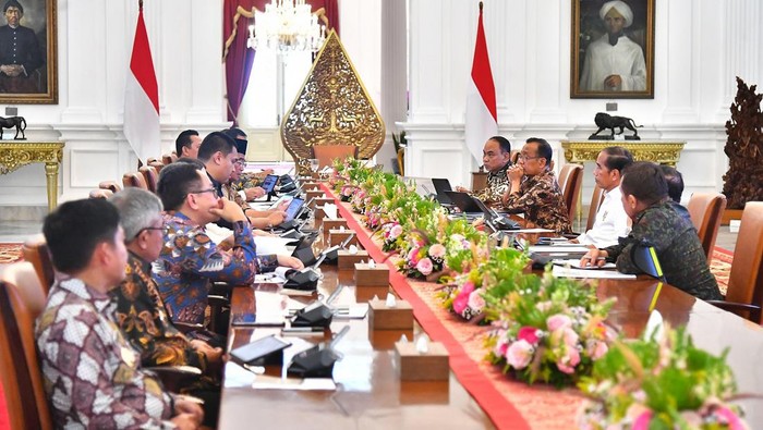 Penjabat (Pj) Gubernur Sumatera Utara (Sumut) Hassanudin mengikuti rapat dengan Presiden Republik Indonesia Joko Widodo