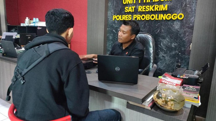 Perawat pegawai tidak tetap yang mencuri televisi dari Puskesmas tempat dia bekerja demi nonton bola.