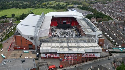 Persiapan Markas Liverpool FC Sambut Konser Taylor Swift