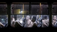 Pemerintah El Salvador mengatakan bahwa pihaknya memindahkan ribuan tersangka anggota geng ke penjara besar yang baru dibuka.