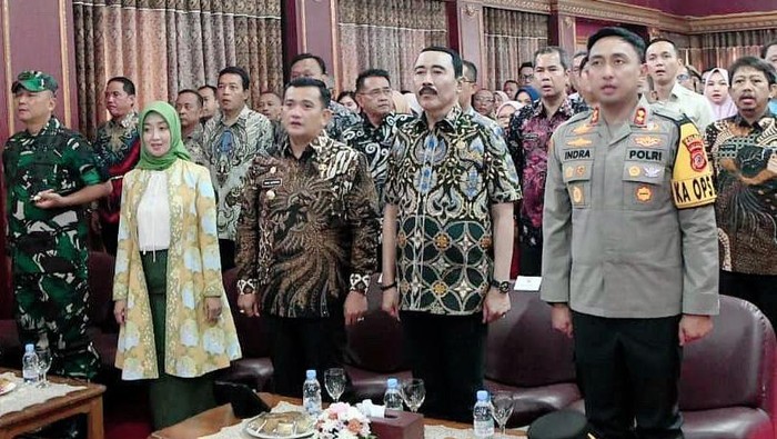 Praja Madya IPDN Terjun ke Majalengka Bantu Kurangi Kemiskinan-Stunting Sebanyak 757 orang praja madya IPDN angkatan XXXII siap membantu Kabupaten Majalengka dalam mensukseskan Program Pengentasan Kemiskinan dan Stunting.
