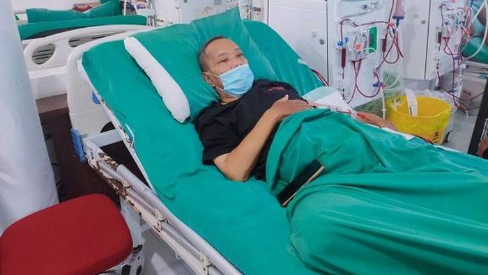 Pria asal Sleman ini bisa menikmati layanan kesehatan untuk cuci darah secara gratis karena ditanggung oleh BPJS Kesehatan.