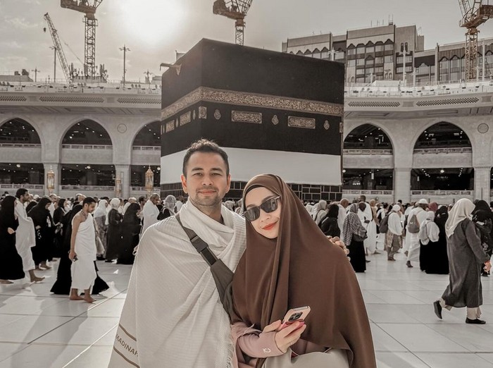 Raffi Ahmad dan Nagita Slavina menuaikan ibadah haji tahun 2024 Raffi Ahmad dan Nagita Slavina menuaikan ibadah haji tahun 2024