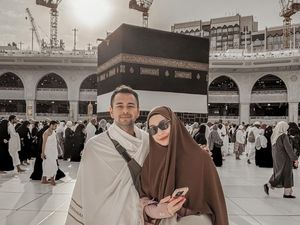 Mabrur! Senyum Semringah 12 Selebritas Jalani Ibadah Haji Bareng Pasangan