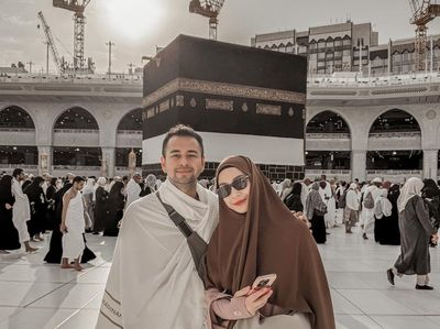 Mabrur! Senyum Semringah 12 Selebritas Jalani Ibadah Haji Bareng Pasangan