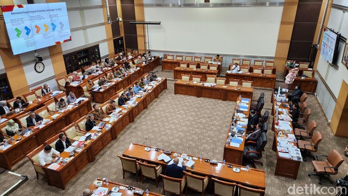 Rapat Komisi III DPR bersama MA, MK, KY. (Adrial/detikcom)