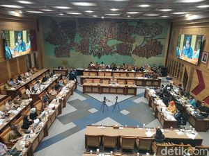 DPR Nilai Perlu Reformulasi Bantuan Pendidikan, Usul Kampus Punya Bisnis